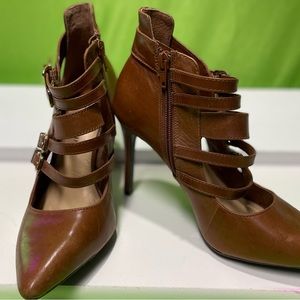 New Women’s Strappy Brown Leather closed pointy toe Heels 7.5